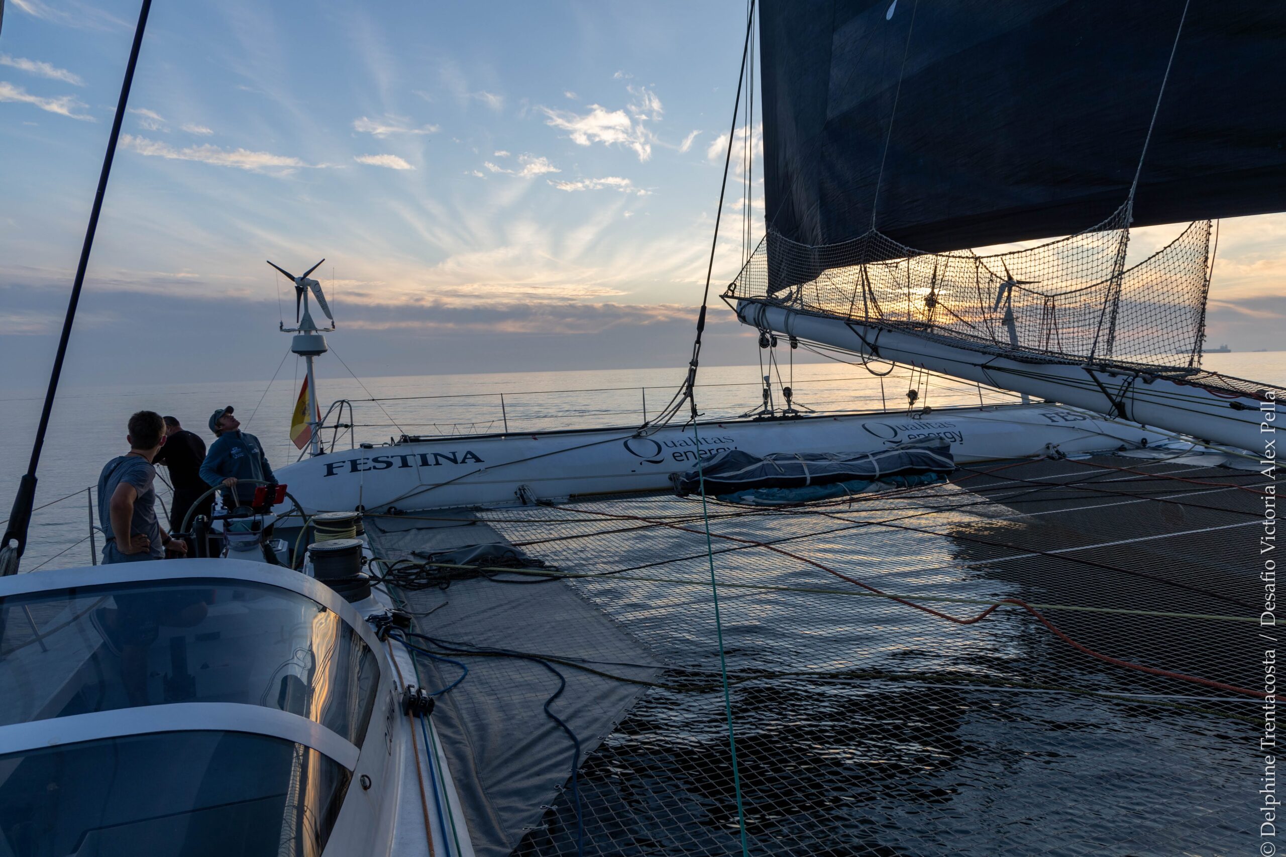 El “Maxicat Victoria” bate el récord en la primera etapa de la Ruta del Descubrimiento